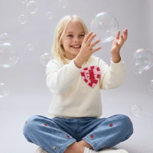 Ensemble fille sweat cœur et jean à motifs fraises