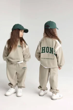 Ensemble jogging beige à détails contrastés