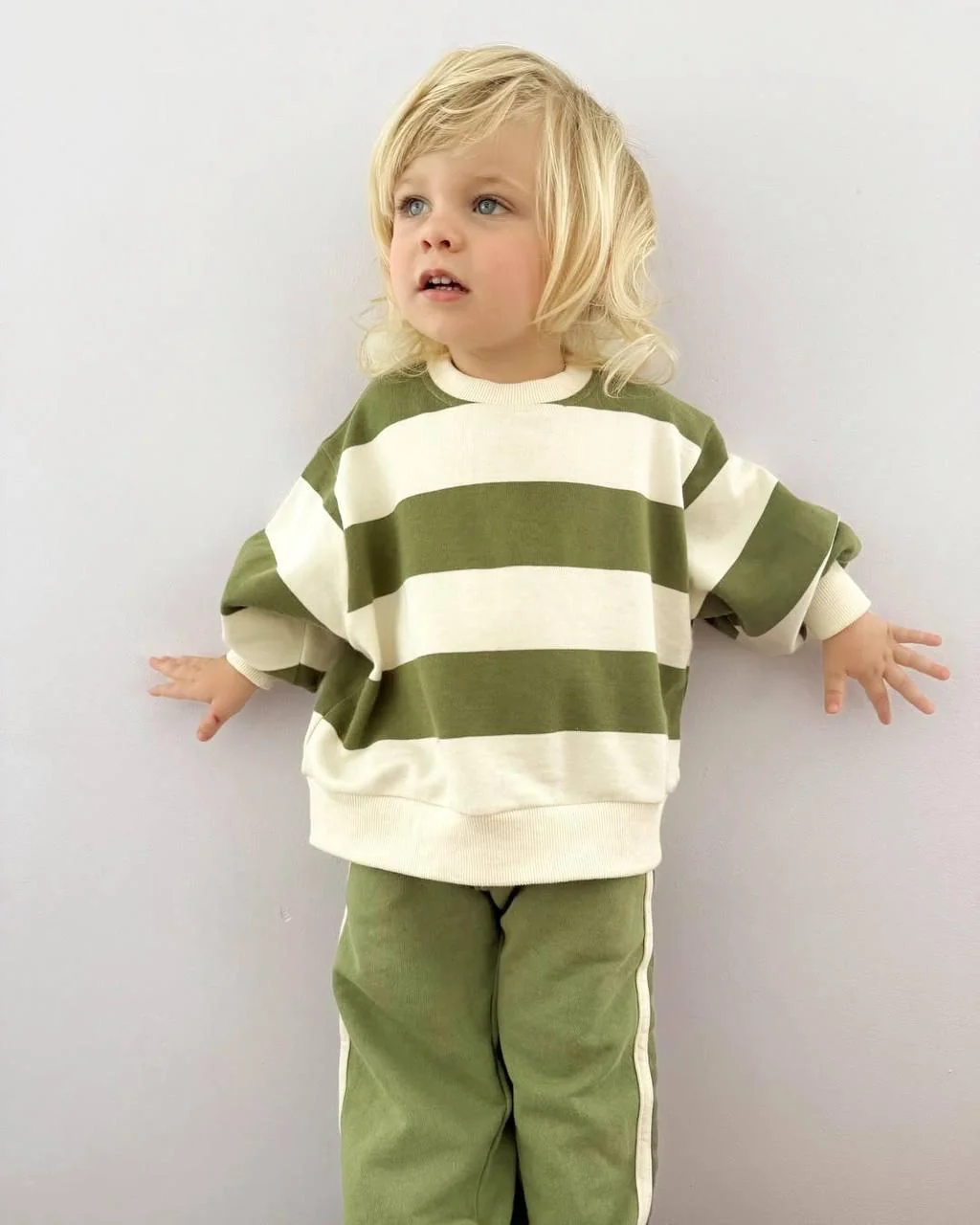 Ensemble garçon sweat rayé vert sauge et pantalon